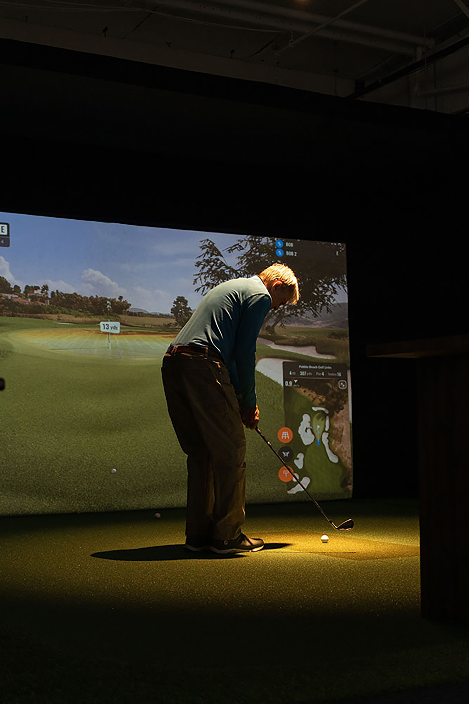 indoor golf facility